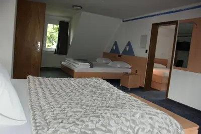 Image de Comfortable and versatile room-perfect for relaxation, work and exchange