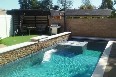 Image de Luxury Spa Resort: Pool, Jacuzzi, Sauna, Waterfalls, Koi Pond, Putting Greens