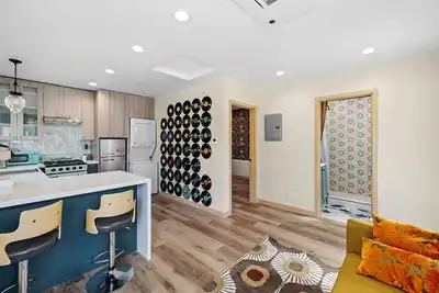 Image de Mid Century House 10min from Lax + Beach with Ac, WiFi and Putting Green