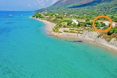 Image de Beachfront Villa Rania with private pool