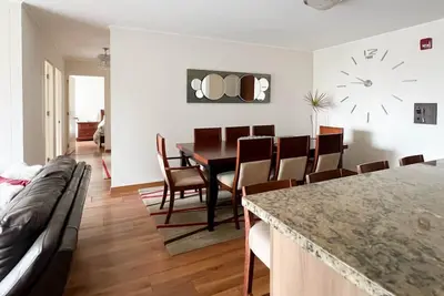 Image de Centric and Cozy Apt 3bed 2. 5 bath w/parking