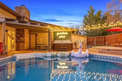 Image de Pool~Hot Tub~Game Room~Fire Pit~Mini Golf~Frisbee Golf~Basketball & Soccer Court