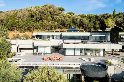 Image de Designer villa with panorama, welness, hot tub, cinema, beach