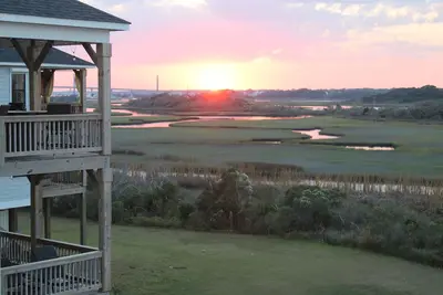 Image de Soundside Sunset & Beach Getaway w/ Tesla charger