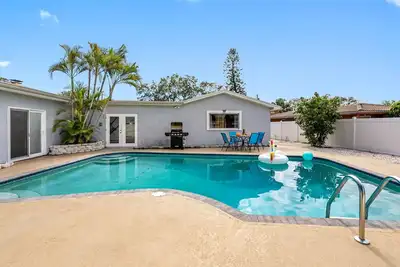 Image de Heated Pool Oasis | Minutes to the Beach + Fun Games!