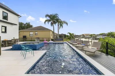 Image de Stunning Apollo Beach Villa w/ Amazing Pool Escape