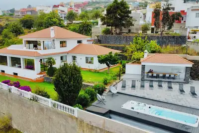 Image de Villa with spa facilities(sauna, floating tank)&outdoor heated jacuzzi with Bbq