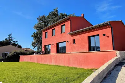 Image de villa au calme avec vue\nimprenable. Proche Cannes et Grasse