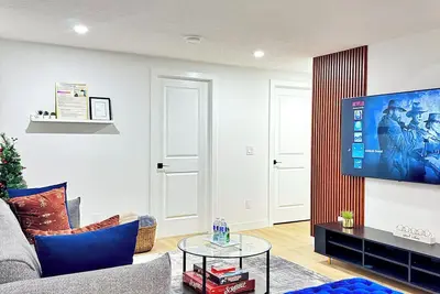 Image de Luxury : Cozy| Modern| Clean| Spacious| easy Access to major routes in Calgary