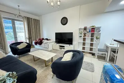 Image de Stylish & Cozy Urban Retreat. \nWelcome to our stylish and cozy 1-bedroom apt. \n\n