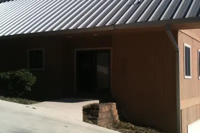 Image de Charming WeeHaus with WiFi and Ac at Lake Santeetlah close to Tail of the Dragon