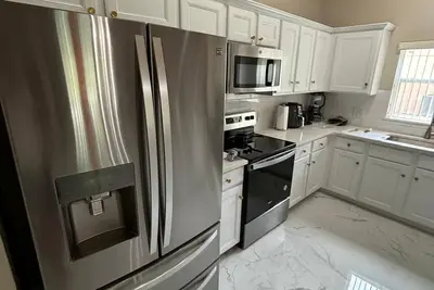 Image de Spacious 5-bedroom house in wonderful Clermont with pool, jacuzzi, hot tub