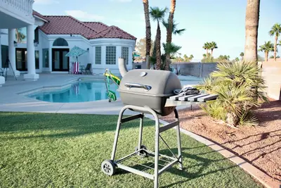 Image de 5br Luxury Oasis Pool &Karaoke Near Strip Secure & Quite