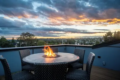 Image de 5-Bdr w/ Rooftop Views, Covered Deck & Spacious Backyard–Prime Central Location!