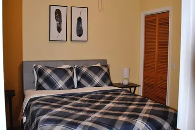 Image de Spacious 1-bedroom apartment in charming Elmira with WiFi, Ac