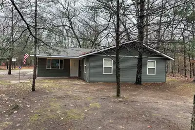 Image de Cozy 3 Bedroom Cabin \nChain of Lakes Area\nWIFI\nFree Cancellation