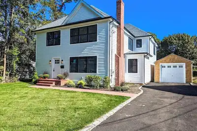 Image de South Bay Holiday New Renovation in Bellport Village