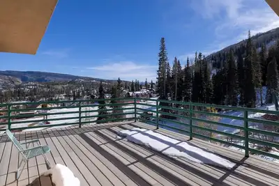 Image de Eolus 519, a spacious 4-bedroom condo in the heart of Purgatory Village with stunning slope views.
