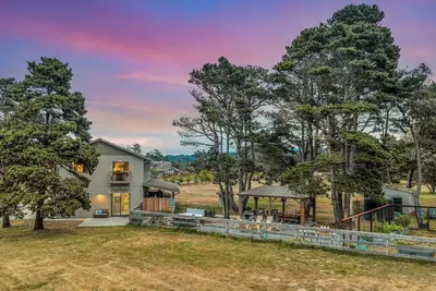 Image de Sea Ranch in Fort Bragg w/ Hot Tub & Game Room