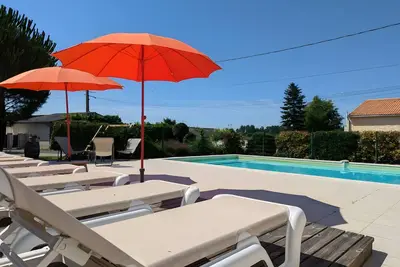 Image de Maison de vacances 'La Bonne Chauffe-Col De Cygne' avec piscine partagée, terrasse privée et Wi-Fi