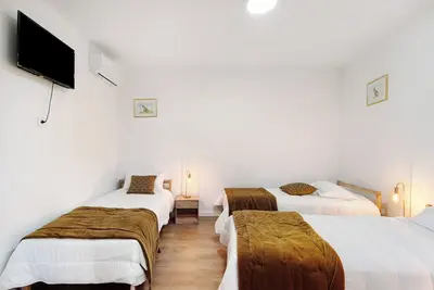 Image de Chambre 'Quarto 5 Piso Superior - Quinta Df' avec vue montagne, Wi-Fi et climatisation
