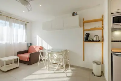 Image de Appartement 'Studio Marina Baie Des Anges' avec jardin privé, Wi-Fi et climatisation