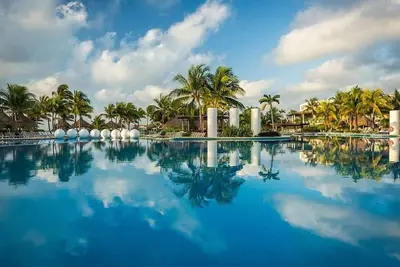 Image de Charming 2-bedroom The Bliss resort with golf, pools, beach, in Riviera Maya