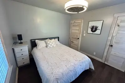 Image de Cozy Queen Bed in Smyrna with WiFi, Ac