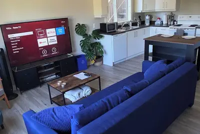 Image de Park View Suite - Full kitchen -private entrance - self checkin-parking on site