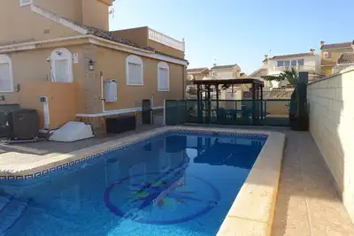 Image de 3 bed, 3 bath, villa. Private pool, air-conditioning and Wi-Fi. Heated pool.