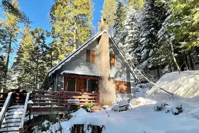 Image de Rustic Sierra Cabin with Hiking Trail and Kids Room - Perfect Family Getaway!
