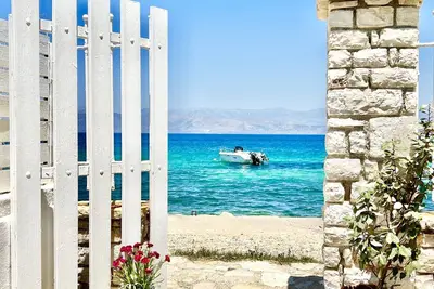 Image de Beach House Christina with private heated pool