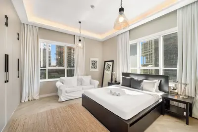 Image de Vibrant 2br Escape with Pool & Gym