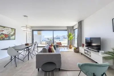 Image de Appartement moderne avec terrasse, piscine et Wi-Fi à Estepona