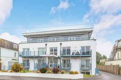 Image de Bournecoast: Stylish flat - Two Balconies with Sea Glimpses - Parking - Fm9625