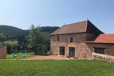 Image de Maison à la campagne face aux collines