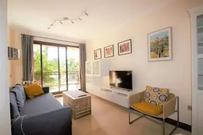 Image de Spacious and comfortable apartment, ideal for families and pets.