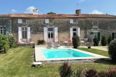 Image de Maison de caractère avec piscine à 40min de la Rochelle