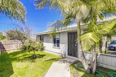 Image de Spacious 3-Bedroom Home, King Bed, Gate Yard, Baby Crib, Ranch Style, near Beach