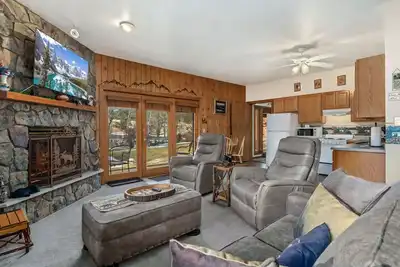Image de 2br W/Patio jet tub, fireplace