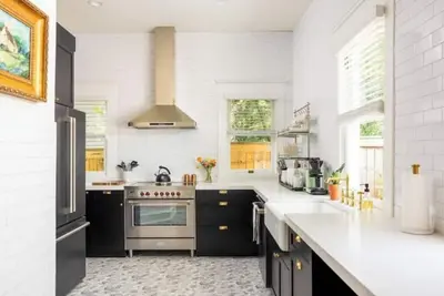 Image de Stunning and Spacious 4bdr, 4. 5ba Historic Home w\/gated Parking in Inman Park!