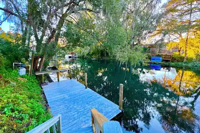 Image de Spacious Homey Blue Cove Canal Pool Home on Rainbow Spring River near Swampys!