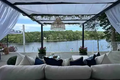 Image de Lake house cozy to relax with a family. 6 bedroom very spacious house.