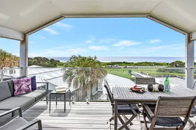 Image de Whale Tales at Caves Beach Villas