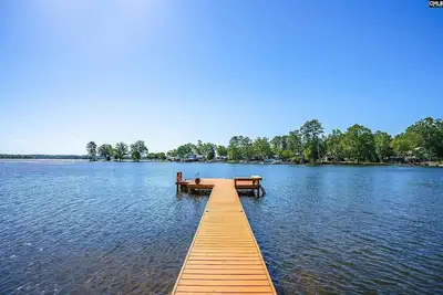 Image de Breathtaking Lake View from this 3-Bedroom 2 Bath House in Peaceful Chapin