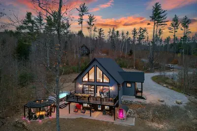 Image de New A-Frame Chalet - Mountain Views-Sleeps 14 w/ SwimSpa-Firepit-Sauna-DogsOK