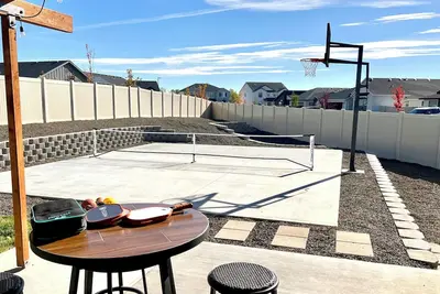 Image de Ultimate Sports & Relaxation Retreat – Private Courts & Large Yard
