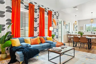 Image de 8 Mins to Dt w/Arcades, Pool Table, Parking, Gym, Bbq, Backyard & Mini Golf