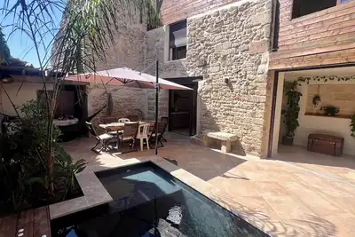 Image de Maison de charme avec piscine, au cœur du village de Gallargues-Le-Montueux.