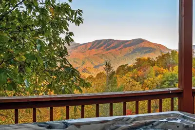 Image de Epic Views*FirePit*2 Hot Tubs*Sleeps 19*GameRoom